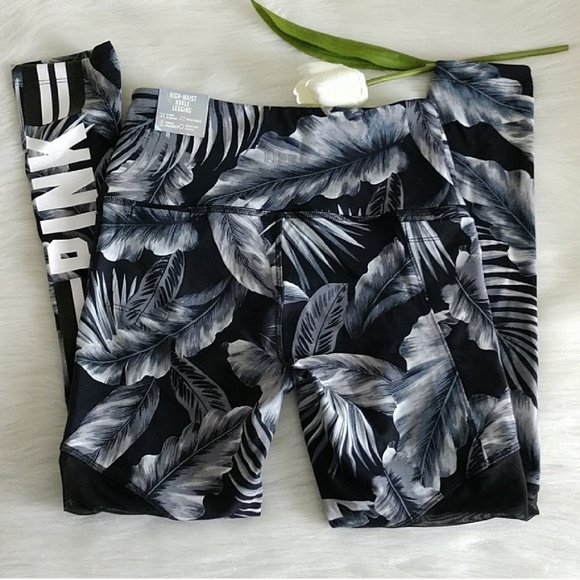 Size S🌺PINK VICTORIA'S SECRET ULTIMATE LEGGINGS. - Picture 2 of 3